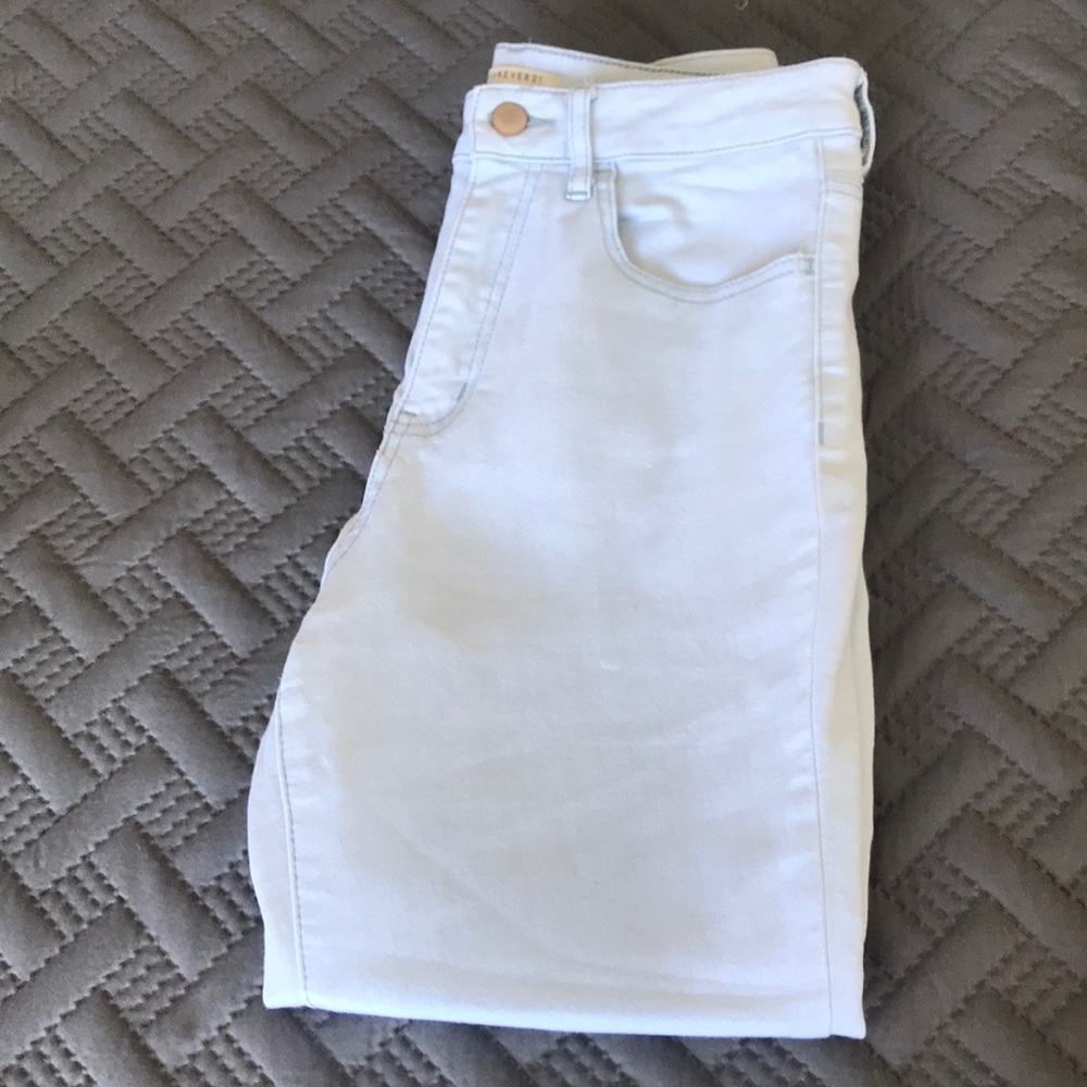 Cropped light blue high waisted jeans